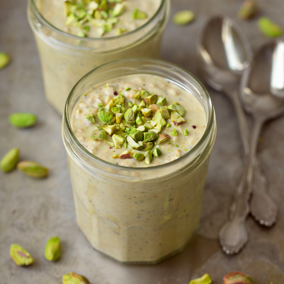 High-Protein Pistachio Overnight Oats: Dessert for Breakfast